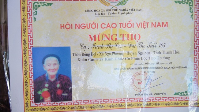 Chùa Đống Cao thăm và tặng quà cho các gia đình chính sách