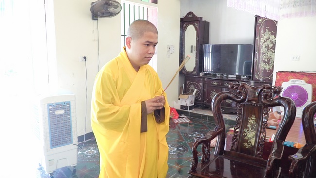 Chùa Đống Cao thăm và tặng quà cho các gia đình chính sách