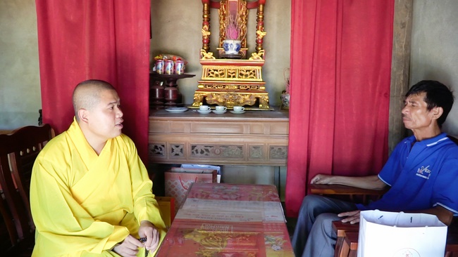 Chùa Đống Cao thăm và tặng quà cho các gia đình chính sách