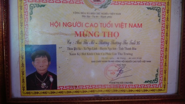 Chùa Đống Cao thăm và tặng quà cho các gia đình chính sách