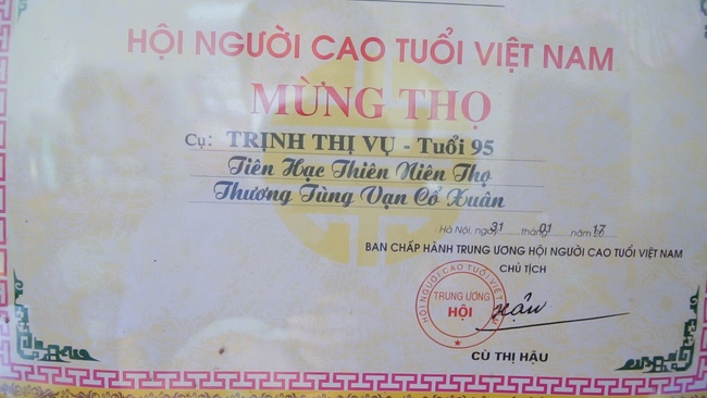 Chùa Đống Cao thăm và tặng quà cho các gia đình chính sách