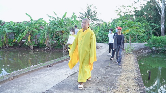 Chùa Đống Cao thăm và tặng quà cho các gia đình chính sách
