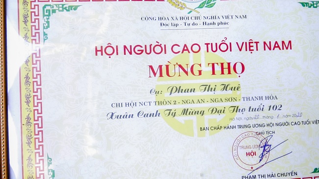 Chùa Đống Cao thăm và tặng quà cho các gia đình chính sách