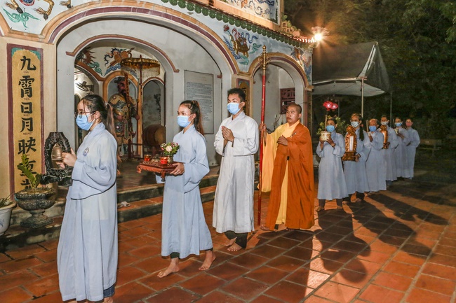 Lễ sám hối, quy y và khai thị cho hương linh tại chùa Đống Cao