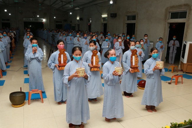 Lễ sám hối, quy y và khai thị cho hương linh tại chùa Đống Cao