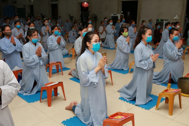 Lễ sám hối, quy y và khai thị cho hương linh tại chùa Đống Cao