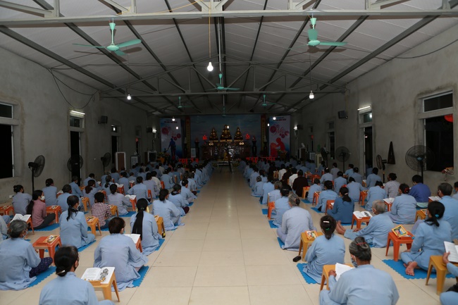 Lễ sám hối, quy y và khai thị cho hương linh tại chùa Đống Cao