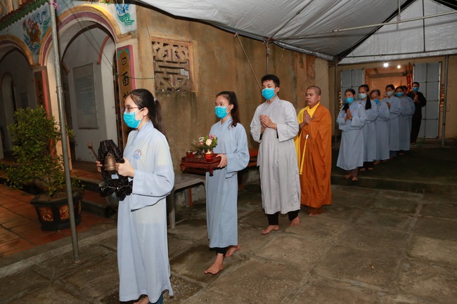 Lễ sám hối, quy y và khai thị cho hương linh tại chùa Đống Cao