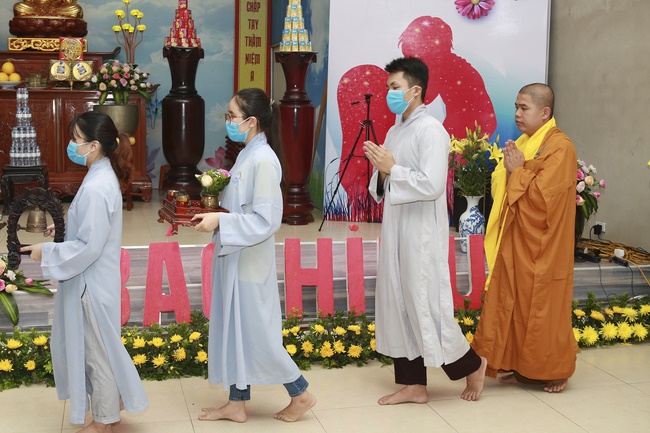 Lễ sám hối, quy y và khai thị cho hương linh tại chùa Đống Cao