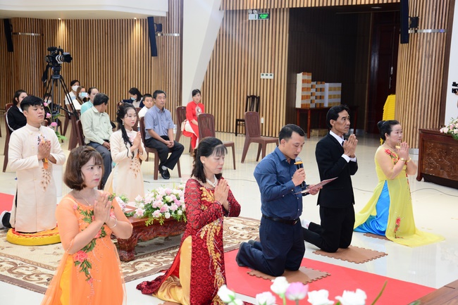 The Wedding Ceremony at the pagoda