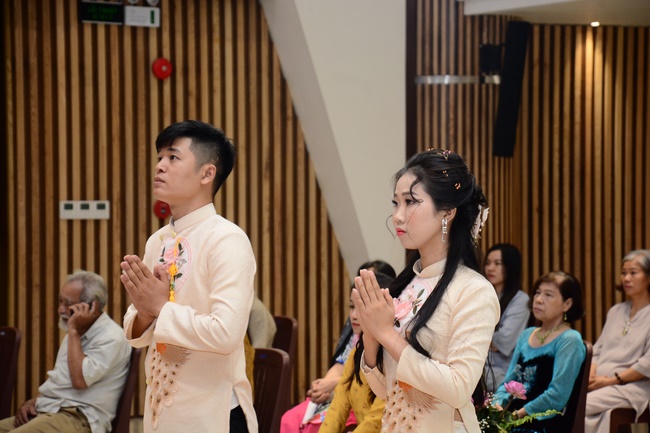 The Wedding Ceremony at the pagoda