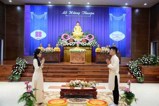 The Wedding Ceremony at the pagoda