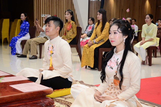 The Wedding Ceremony at the pagoda