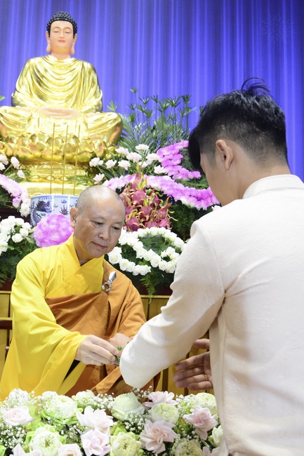 The Wedding Ceremony at the pagoda