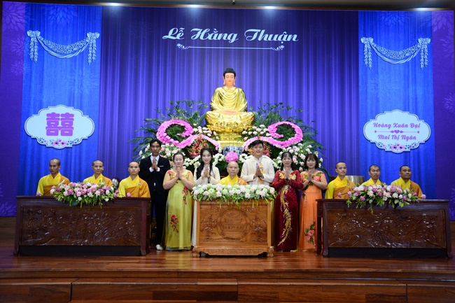 The Wedding Ceremony at the pagoda