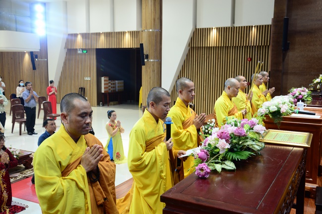 The Wedding Ceremony at the pagoda