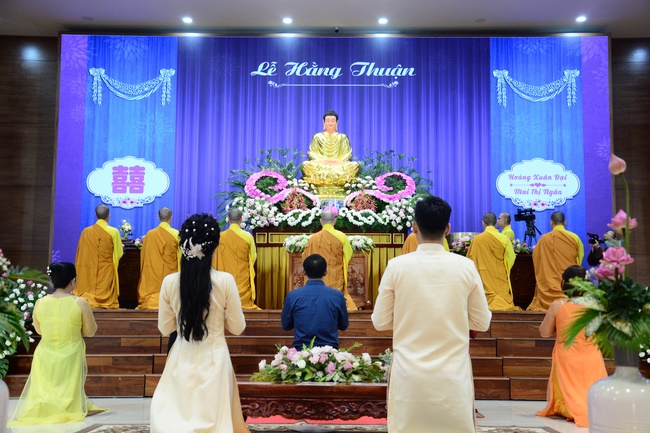 The Wedding Ceremony at the pagoda