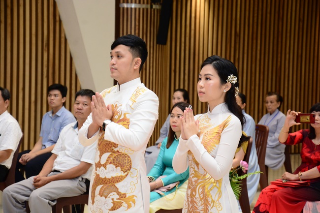 The Wedding Ceremony at the pagoda