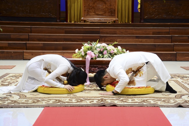 The Wedding Ceremony at the pagoda