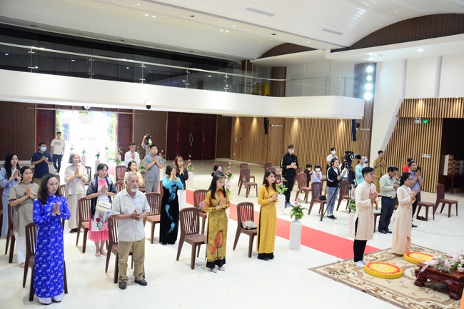 The Wedding Ceremony at the pagoda