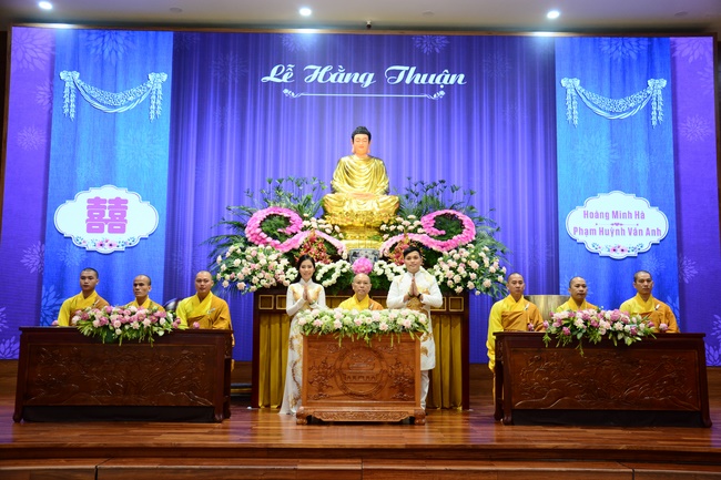 The Wedding Ceremony at the pagoda