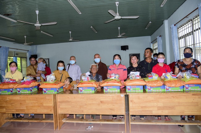 Giving gifts to the Blind Association in Binh Duong and Go Vap.