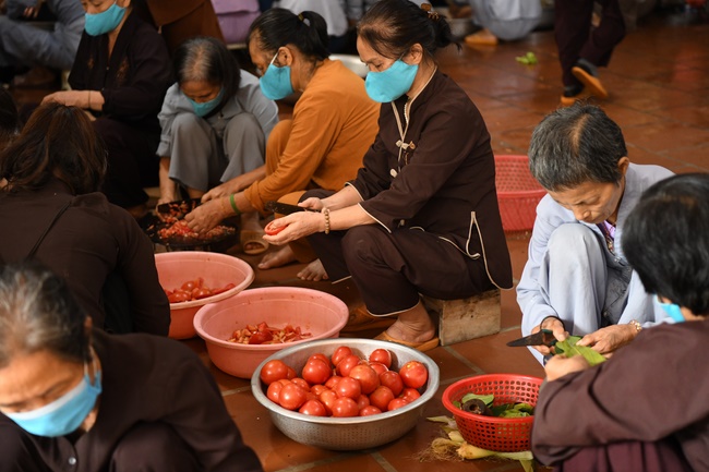 Dharma assembly for chanting Ksihitigarbha at Hoa Phuc Pagoda