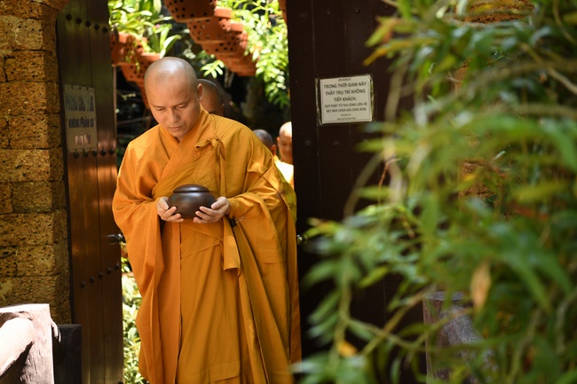 Dharma assembly for chanting Ksihitigarbha at Hoa Phuc Pagoda