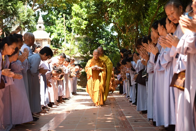Dharma assembly for chanting Ksihitigarbha at Hoa Phuc Pagoda
