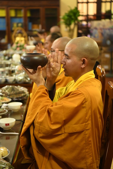 Dharma assembly for chanting Ksihitigarbha at Hoa Phuc Pagoda