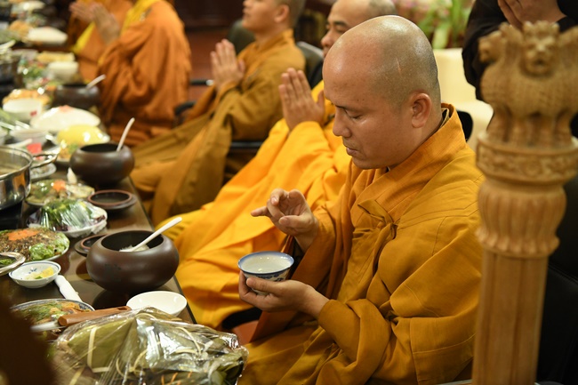 Dharma assembly for chanting Ksihitigarbha at Hoa Phuc Pagoda