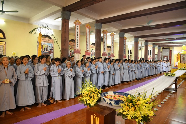 Dharma assembly for chanting Ksihitigarbha at Hoa Phuc Pagoda