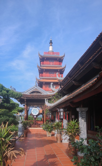 Dharma assembly for chanting Ksihitigarbha at Hoa Phuc Pagoda