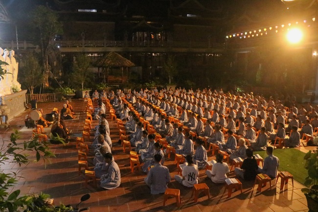 Dharma assembly for chanting Ksihitigarbha at Hoa Phuc Pagoda