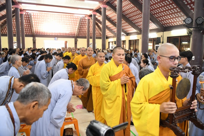 Dharma assembly for chanting Ksihitigarbha at Hoa Phuc Pagoda