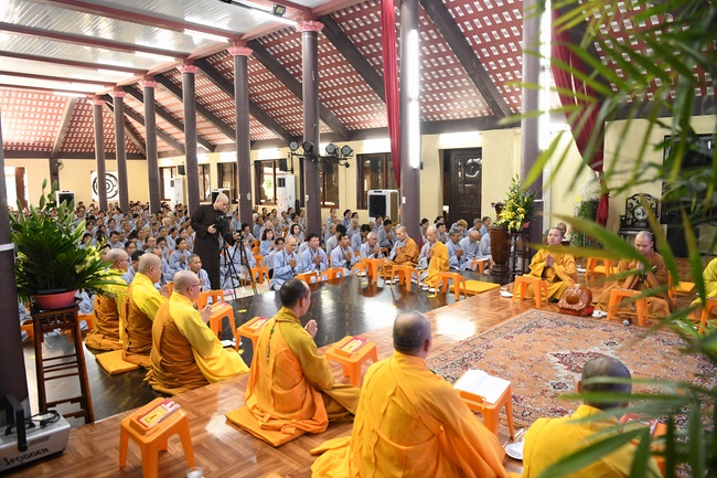 Dharma assembly for chanting Ksihitigarbha at Hoa Phuc Pagoda