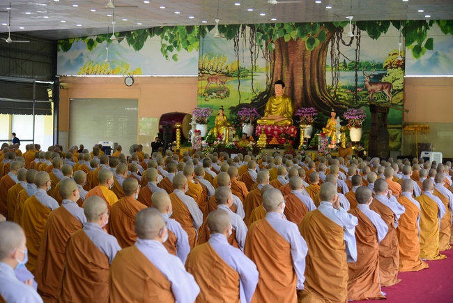 Offering two rain-retreat Schools of Vietnam Buddhist University and Hoang Phap Pagoda