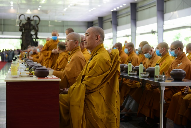 Offering two rain-retreat Schools of Vietnam Buddhist University and Hoang Phap Pagoda
