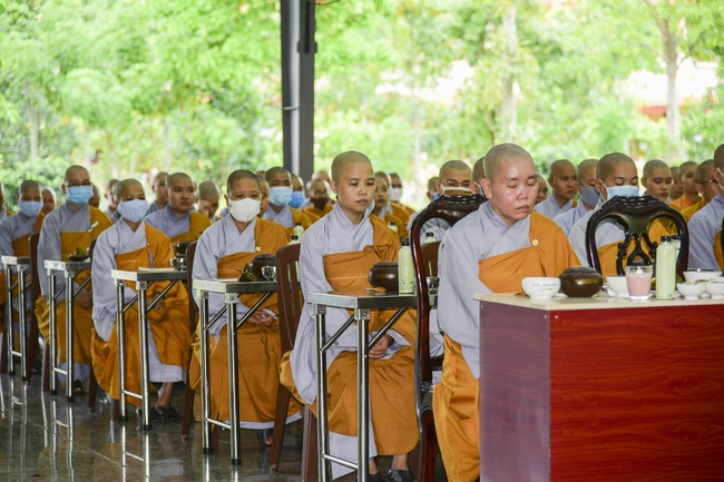 Offering two rain-retreat Schools of Vietnam Buddhist University and Hoang Phap Pagoda
