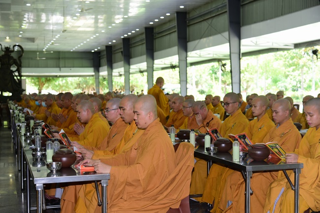 Offering two rain-retreat Schools of Vietnam Buddhist University and Hoang Phap Pagoda