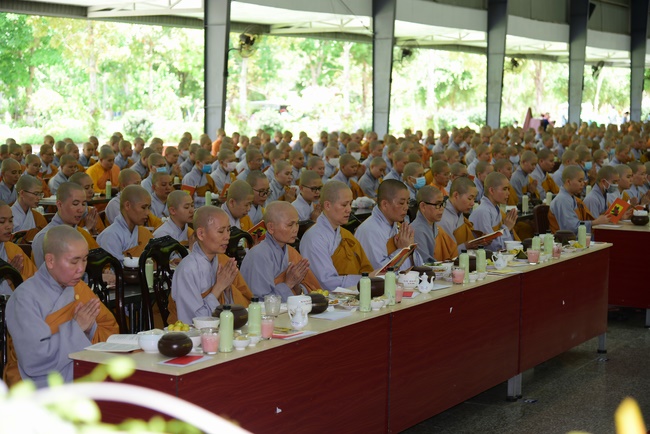 Offering two rain-retreat Schools of Vietnam Buddhist University and Hoang Phap Pagoda