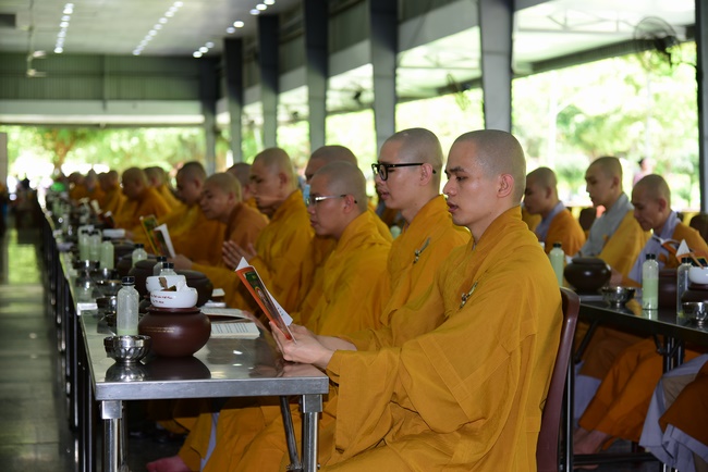 Offering two rain-retreat Schools of Vietnam Buddhist University and Hoang Phap Pagoda
