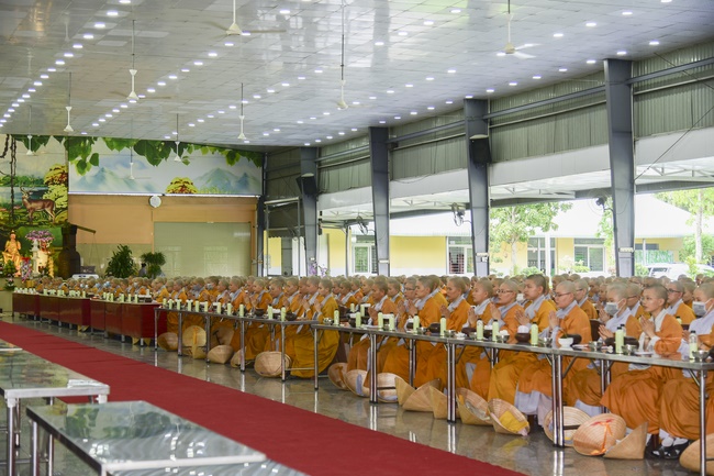 Offering two rain-retreat Schools of Vietnam Buddhist University and Hoang Phap Pagoda