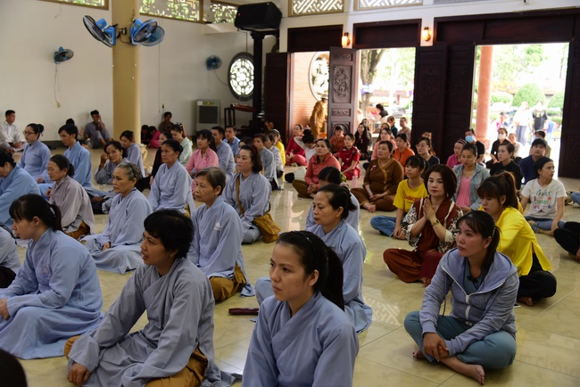 Offering two rain-retreat Schools of Vietnam Buddhist University and Hoang Phap Pagoda