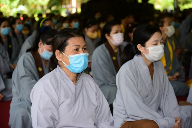Offering two rain-retreat Schools of Vietnam Buddhist University and Hoang Phap Pagoda