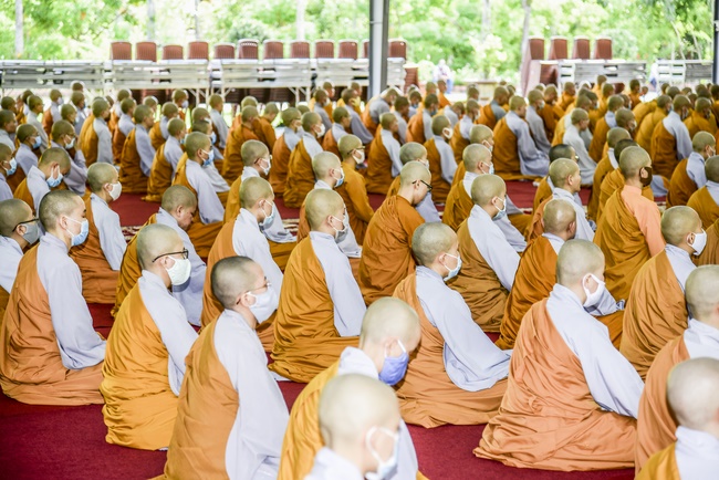 Offering two rain-retreat Schools of Vietnam Buddhist University and Hoang Phap Pagoda