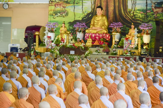Offering two rain-retreat Schools of Vietnam Buddhist University and Hoang Phap Pagoda