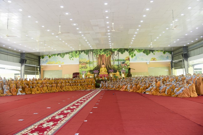 Offering two rain-retreat Schools of Vietnam Buddhist University and Hoang Phap Pagoda