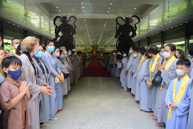 Offering two rain-retreat Schools of Vietnam Buddhist University and Hoang Phap Pagoda