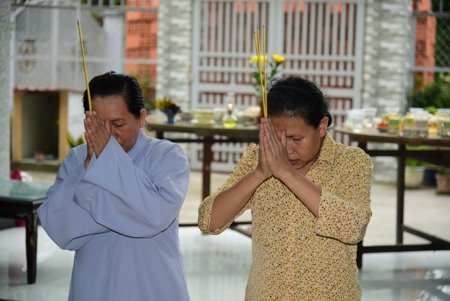 The rite praying for rebirth in Hoc Mon District